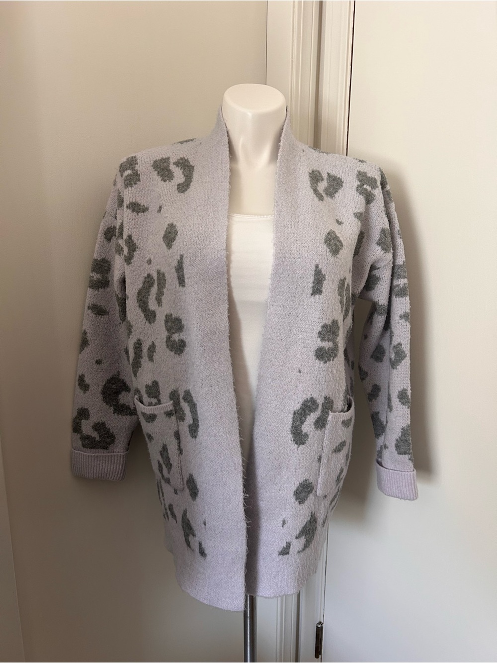 Mi Ami Leopard Open-Front Long Sleeve Cardigan M